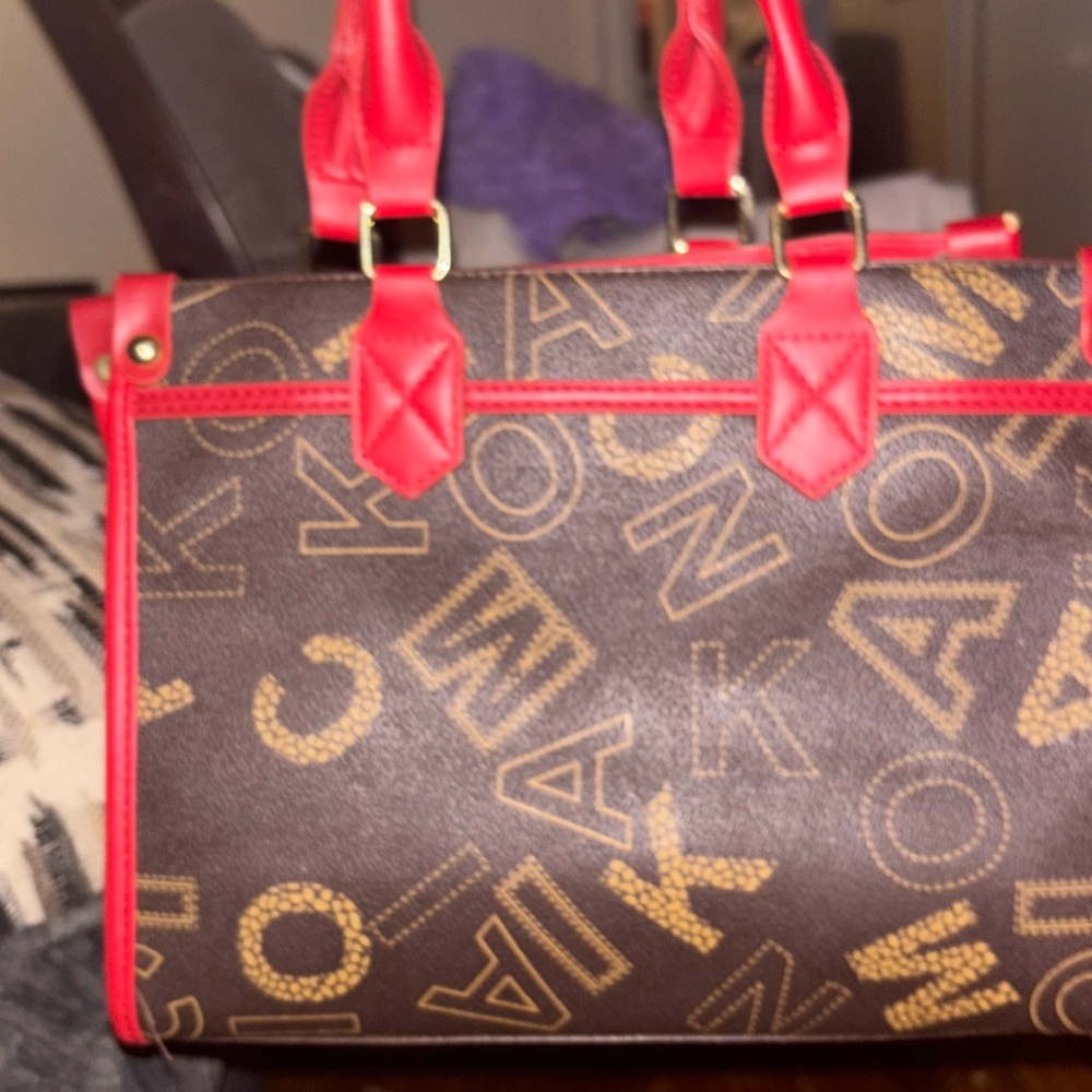 New never used medium crossbody bag